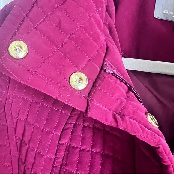 Gallery NWOT Quilted Burgundy Jacket with Gold Buttons embellishment Size S - Picture 3 of 11